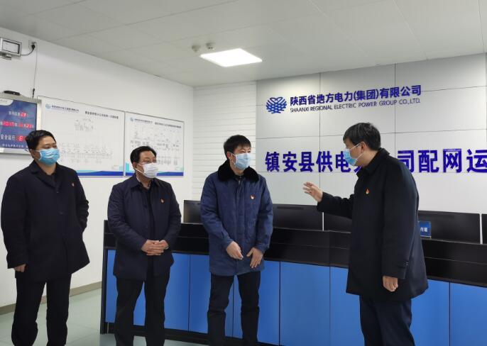 在配網(wǎng)運(yùn)營(yíng)中心檢查指導(dǎo)工作.jpg