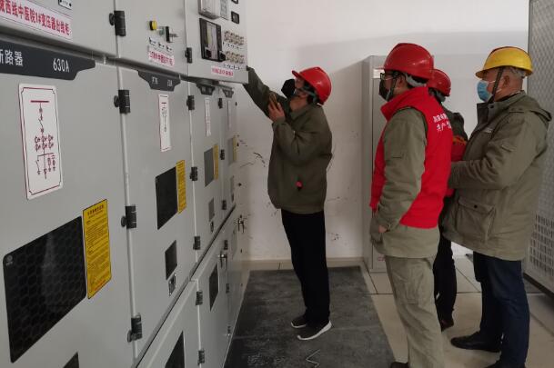 國(guó)網(wǎng)英山縣供電:隔離醫(yī)院電工發(fā)燒了!放心,我們頂上!