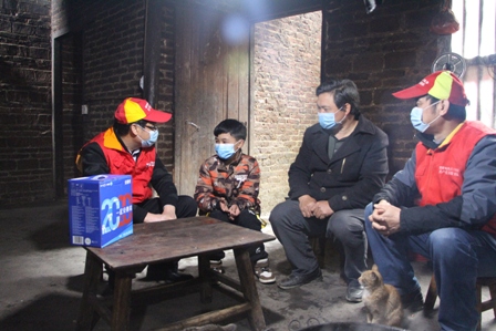 國網(wǎng)江永縣供電公司：迎春風(fēng)進瑤寨，學(xué)雷鋒獻愛心