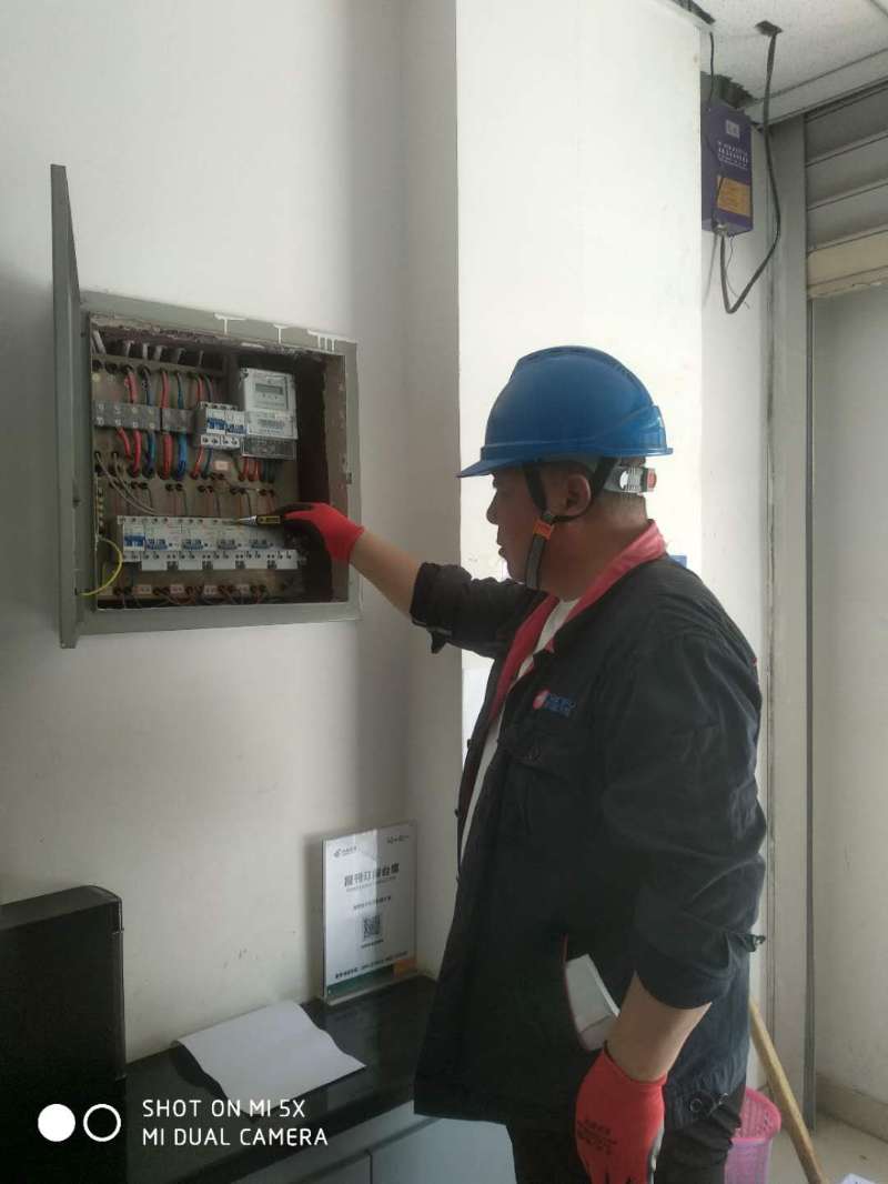 天富供電產業(yè)泉莫管理所：入戶走訪、提高客戶滿意度