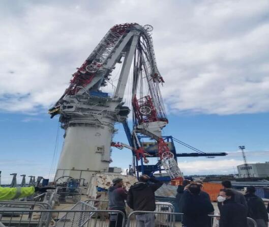 全球最大噸位風(fēng)電安裝船吊臂攔腰折斷,損失1億歐元