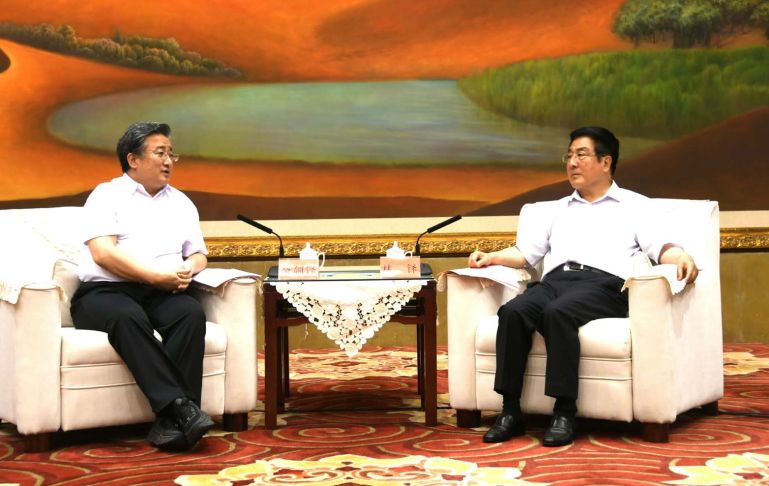 中核集團(tuán)黨組書(shū)記、董事長(zhǎng)余劍鋒與甘肅省委書(shū)記林鐸會(huì)談