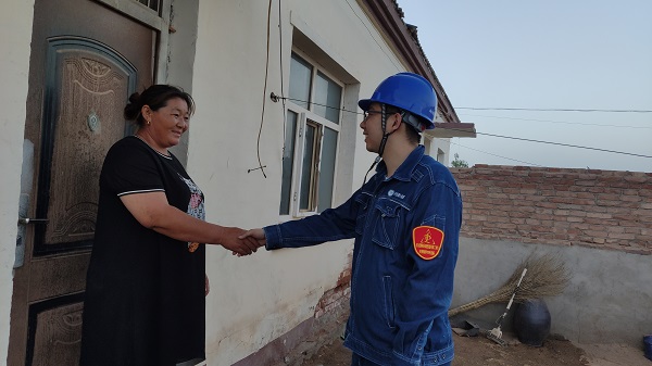 阿拉善電業(yè)局烏力吉供電分局：叔叔，我家沒(méi)電啦