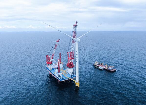 華能大連莊河海上風(fēng)電II項(xiàng)目首臺(tái)風(fēng)機(jī)順利吊裝