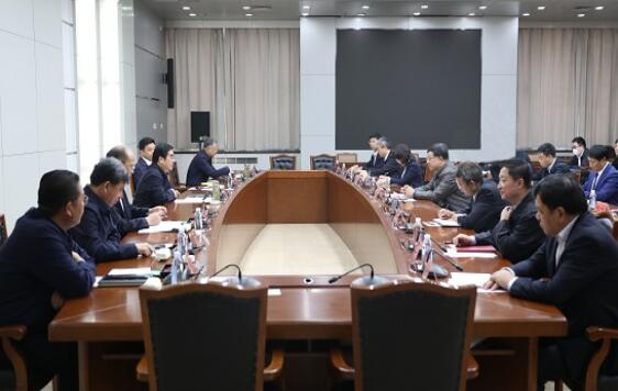 鄧建玲與唐山市委副書記、市長丁繡峰會談