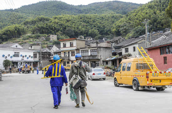 最后一臺屋頂變壓器拆除！東山村的用電變遷