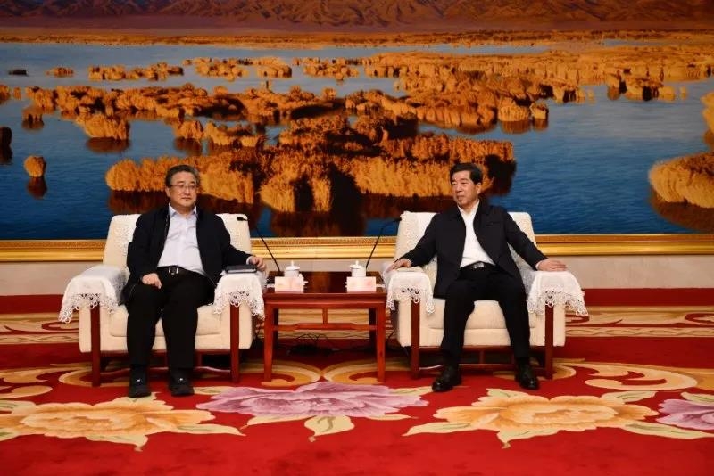 中核集團(tuán)黨組書記、董事長(zhǎng)余劍鋒與寧夏黨委書記陳潤(rùn)兒會(huì)談