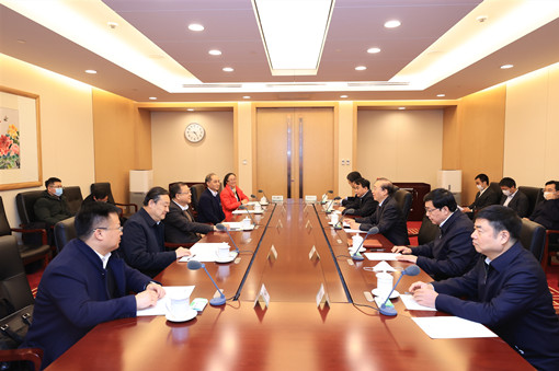 國家電網(wǎng)公司總經(jīng)理、黨組副書記辛保安與西安交通大學(xué)黨委書記盧建軍會(huì)談