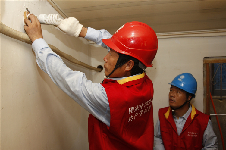 國網(wǎng)象山縣供電公司紅船服務(wù)進(jìn)社區(qū)，把牢冬季安全用電關(guān)