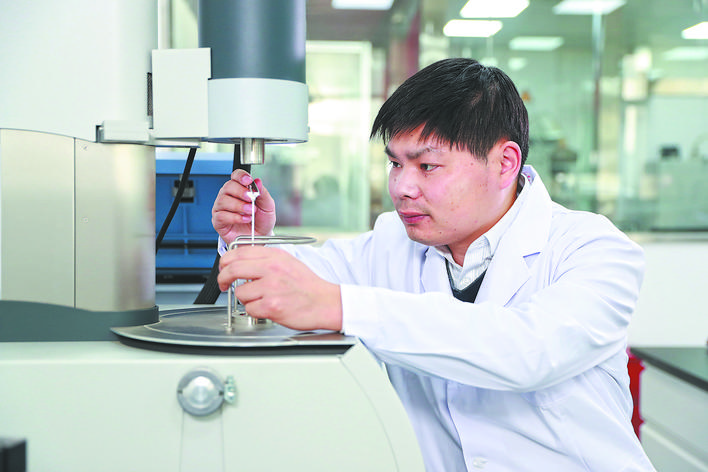 【國家電網(wǎng)公司特等勞?！繌埣褢c