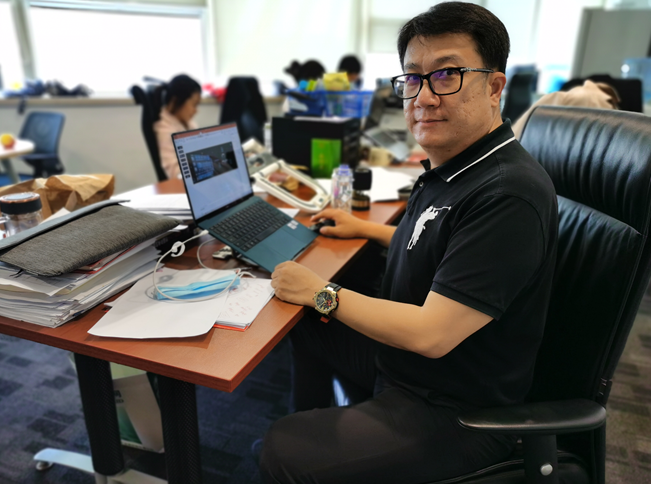 國(guó)網(wǎng)勞模陳曦:用行動(dòng)詮釋堅(jiān)守 用奉獻(xiàn)鑄就輝煌