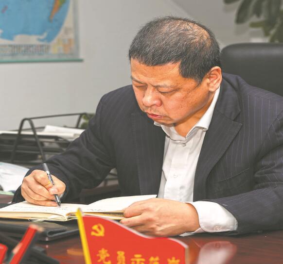 有他在，大家心里就有底了——記國(guó)家電網(wǎng)有限公司特等勞動(dòng)模范汪波