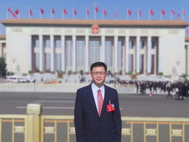 加快推動(dòng)新能源行業(yè) 與人工智能融合創(chuàng)新——訪全國人大代表、樂山太陽能研究院院長(zhǎng)姜希猛