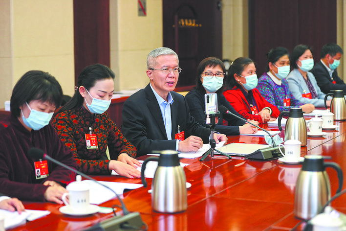 全國人大代表國網(wǎng)安徽省電力有限公司總經(jīng)理、黨委副書記 張凡華：構(gòu)建以電為中心的終端