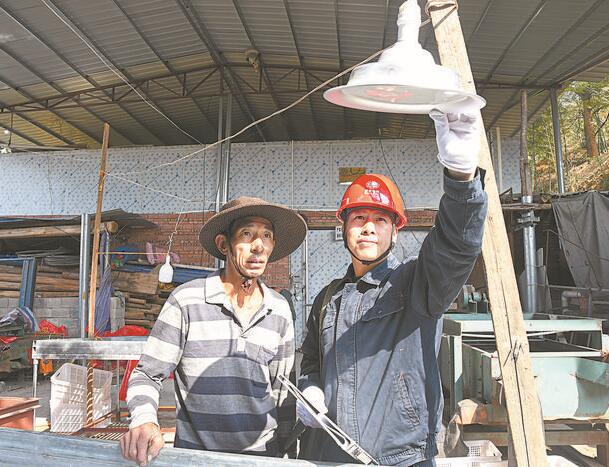 李德青：村民用電滿意，我心里才踏實