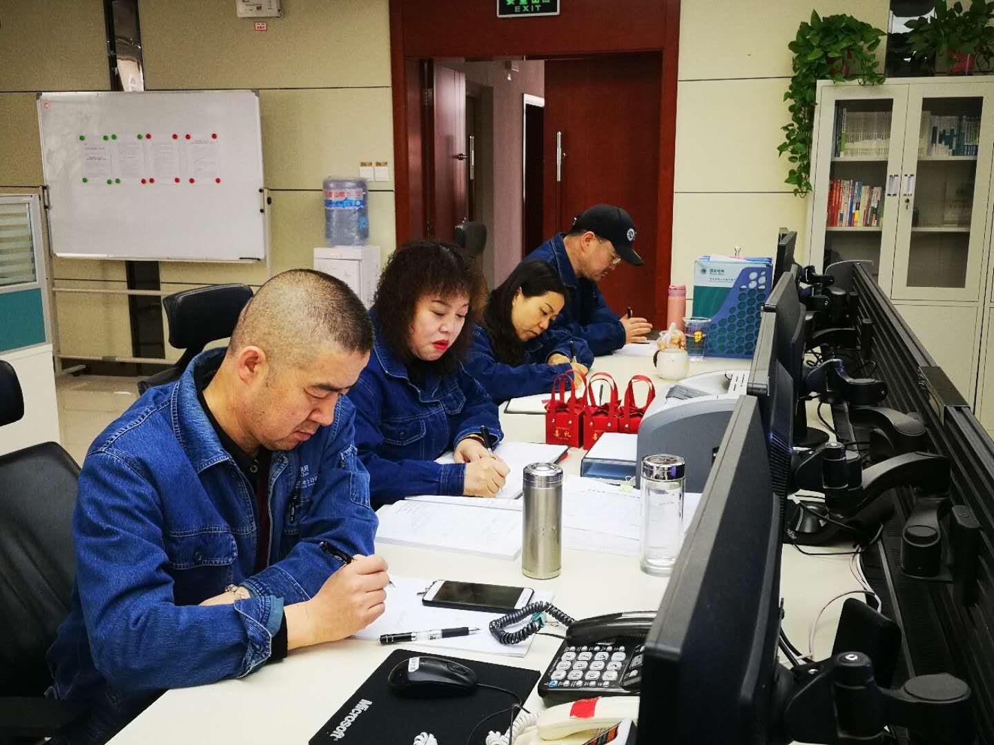 國網(wǎng)平?jīng)龉╇姽竟╇姺?wù)指揮中心：提升配網(wǎng)調(diào)度管理，保障春檢安全進(jìn)行