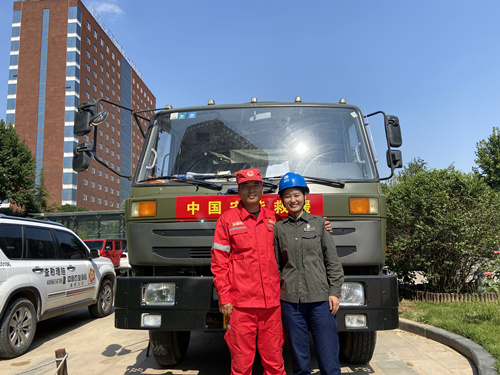 上陣夫妻檔，十天才回家