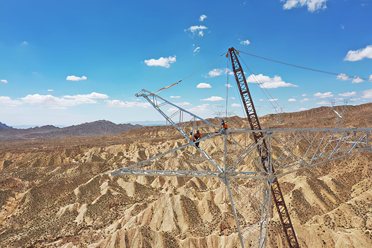 魚卡~托素(德令哈)750千伏線路工程Ⅱ標(biāo)實現(xiàn)全線貫通