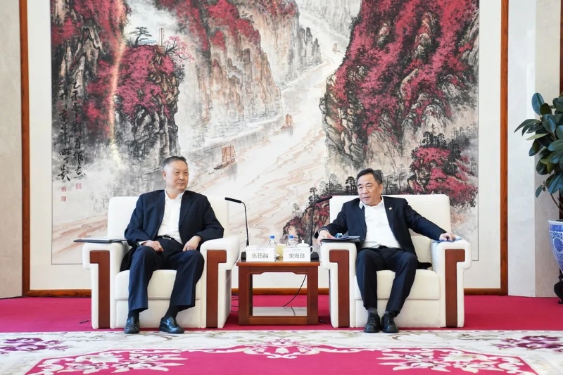 宋海良與中國機(jī)電產(chǎn)品進(jìn)出口商會(huì)會(huì)長(zhǎng)張鈺晶座談