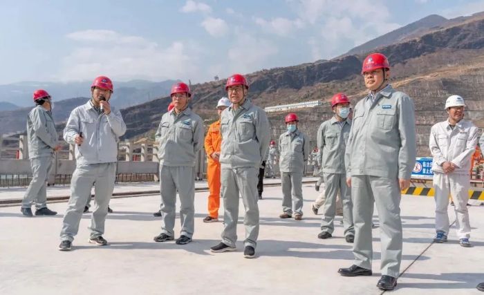 雷鳴山、韓君赴白鶴灘水電站調研