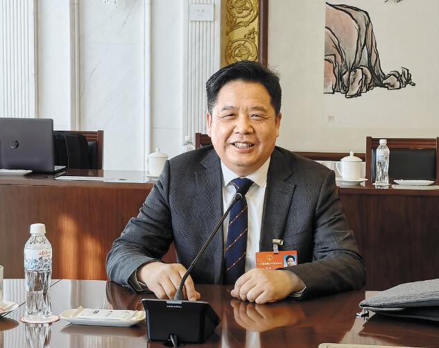 加快能源技術(shù)創(chuàng)新 促進(jìn)成果轉(zhuǎn)化——訪全國(guó)人大代表、中國(guó)科學(xué)院寧波材料技術(shù)與工程研究所所長(zhǎng)黃政仁