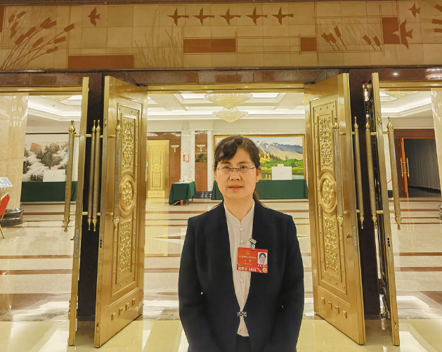 【兩會】電網(wǎng)在促進新能源消納上發(fā)揮了重要作——訪全國人大代表、寧夏電力投資集團有限公司信息中心業(yè)務(wù)主管方敏