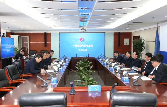 丁焰章王斌與哈電集團(tuán)黨委書(shū)記、董事長(zhǎng)曹志安會(huì)談