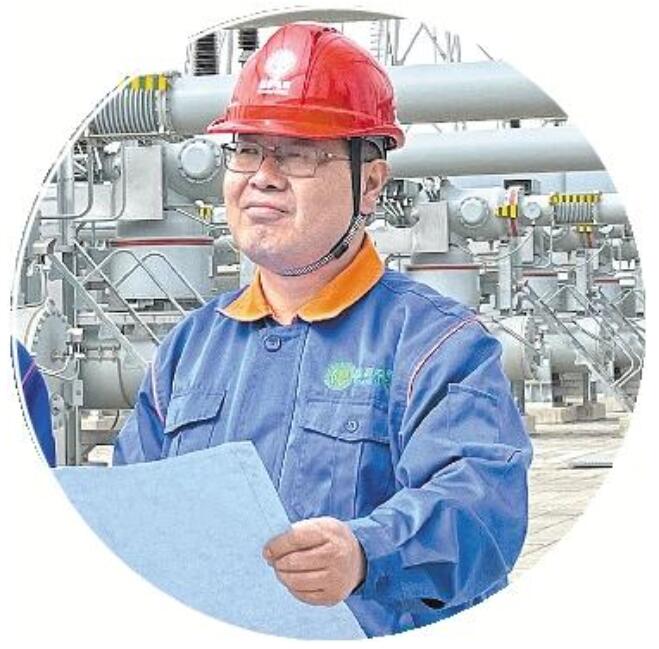國網(wǎng)工匠張靈利:變電安裝挑重?fù)?dān) 創(chuàng)新突破攀高峰