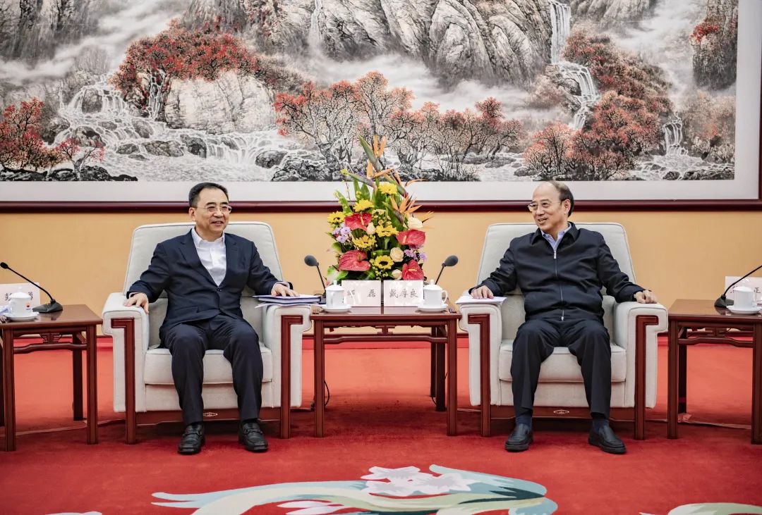 鄒磊拜會中國石油集團黨組書記、董事長戴厚良