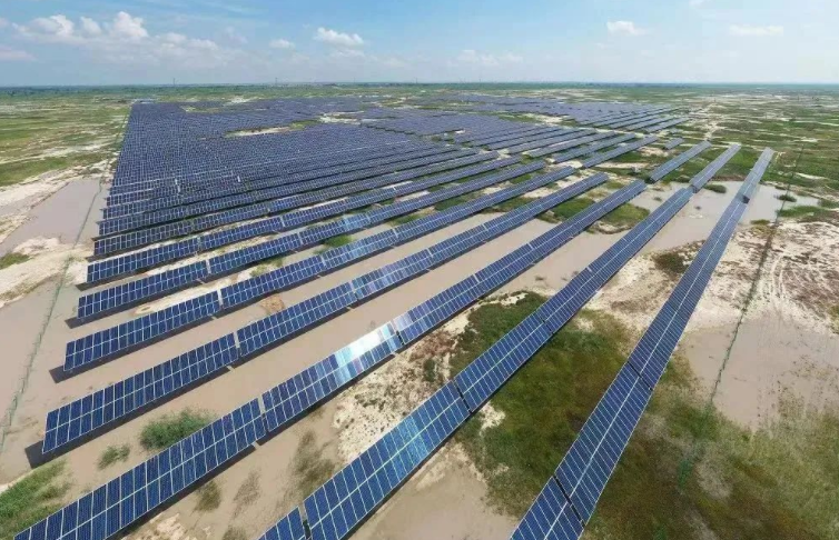 加快風(fēng)光發(fā)電建設(shè)，吉林油田新能源發(fā)展駛?cè)肟燔嚨? width=