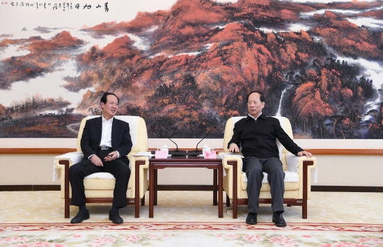 丁焰章拜會(huì)內(nèi)蒙古自治區(qū)黨委書記、人大常委會(huì)主任石泰峰