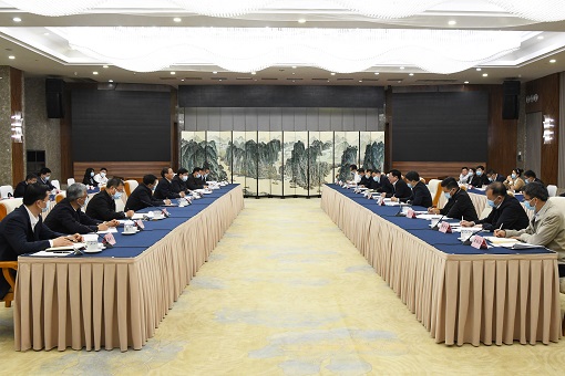 國家電網(wǎng)董事長辛保安、總經(jīng)理張智剛拜會重慶市委書記陳敏爾、市長胡衡華