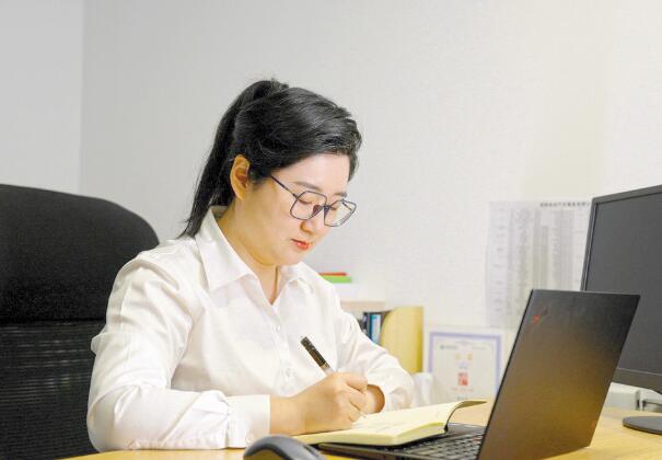 專注實(shí)干攻克難關(guān)， 建設(shè)卓越智慧車聯(lián)網(wǎng)平臺(tái)——記國(guó)網(wǎng)工匠韓慶雯