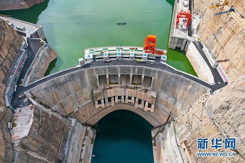 國家能源局章建華：加快推進(jìn)能源轉(zhuǎn)型，大力發(fā)展風(fēng)電和太陽能發(fā)電！