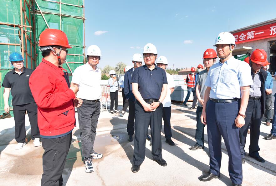 內(nèi)蒙古電力集團公司總經(jīng)理、黨委副書記郝智強一行到烏海地區(qū)調(diào)研