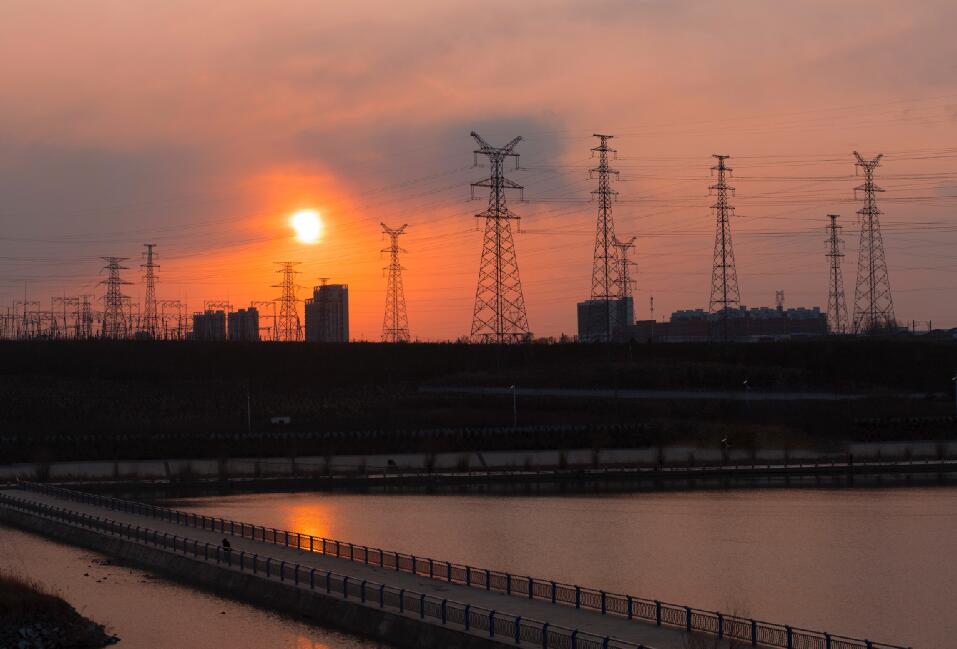 服務高鐵“大動脈”，書寫電力新答卷