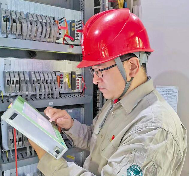 晁武杰:攻關(guān)柔性直流技術(shù)難點