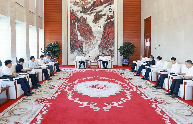 宋海良與武漢理工大學(xué)黨委書記信思金、校長楊宗凱座談