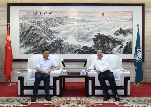 國家電網(wǎng)有限公司董事長、黨組書記辛保安與東方電氣集團(tuán)董事長俞培根會談