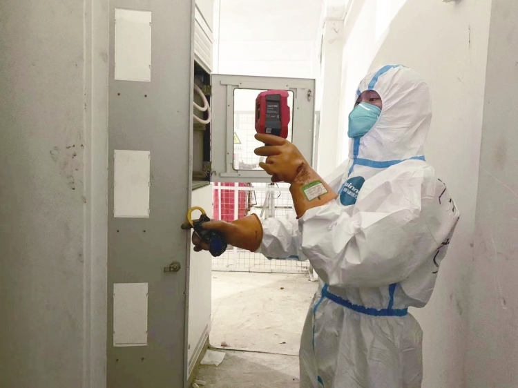 深圳龍華:連夜緊急施工 為居民“送清涼”