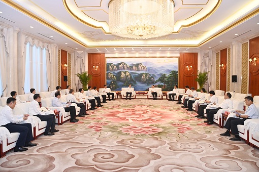 國(guó)家電網(wǎng)董事長(zhǎng)、黨組書(shū)記辛保安與寧夏回族自治區(qū)黨委書(shū)記梁言順、自治區(qū)主席張雨浦會(huì)談