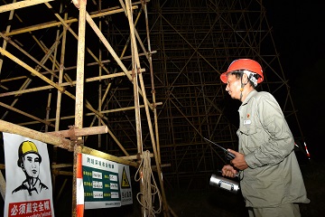 跨越高鐵施工攻堅(jiān)戰(zhàn)，在凌晨打響