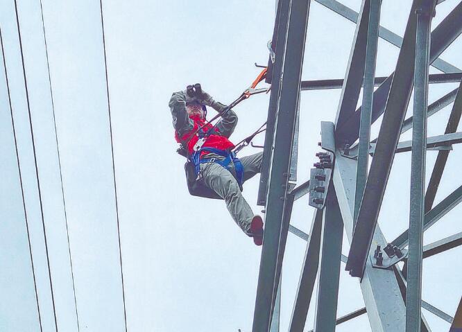 國(guó)網(wǎng)湖北電力(電靚屋脊)共產(chǎn)黨員服務(wù)隊(duì):全過(guò)程全方位服務(wù) 保障高鐵用電需求