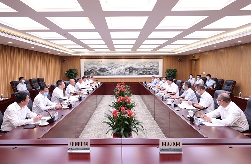 國(guó)家電網(wǎng)公司總經(jīng)理、黨組副書記張智剛與中國(guó)中鐵董事長(zhǎng)陳云會(huì)談
