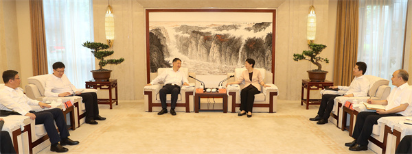 溫樞剛拜會四川省委常委、成都市委書記施小琳