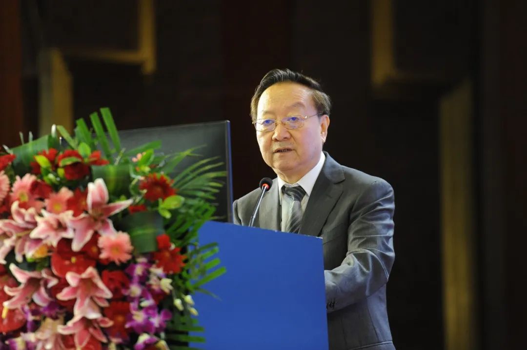 李毅中:實(shí)現(xiàn)“雙碳”目標(biāo),我們不要自亂陣腳