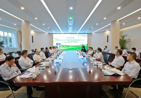 丁焰章與東方電氣黨組書記、董事長俞培根會(huì)談并見證雙方簽署戰(zhàn)略合作協(xié)議