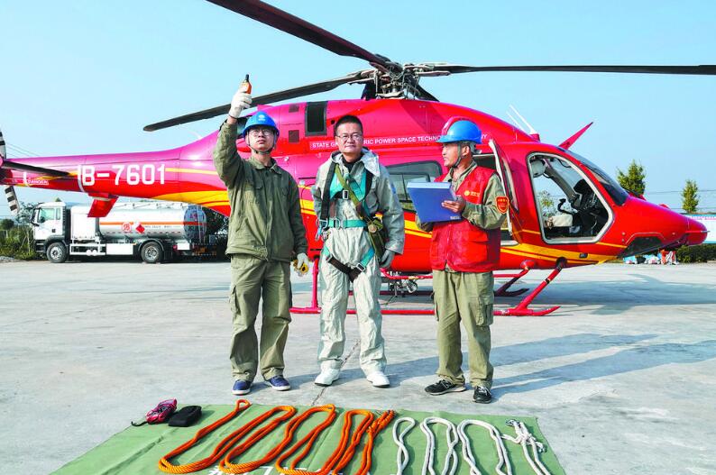 湖北地區(qū)±800千伏特高壓輸電線路規(guī)?；鄙龣C帶電作業(yè)完成