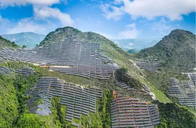 全國首例！吉電股份“大容量、高坡度”集中式山地光伏項目并網(wǎng)