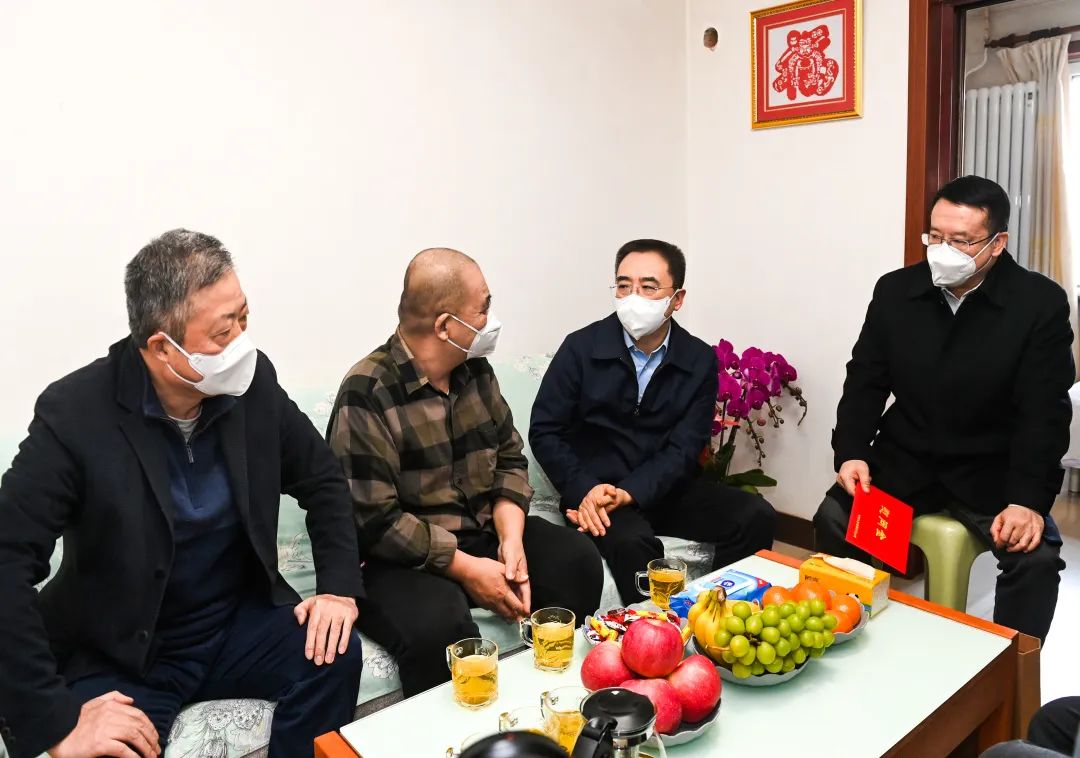 鄒磊、劉明勝走訪慰問退休老領(lǐng)導(dǎo)、勞模遺屬、困難黨員群眾